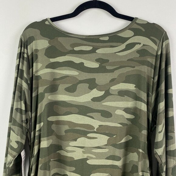 Torrid Maternity Ruched Side Tunic Tee Size 2X Camo V Neck Long Sleeve - Picture 7 of 10